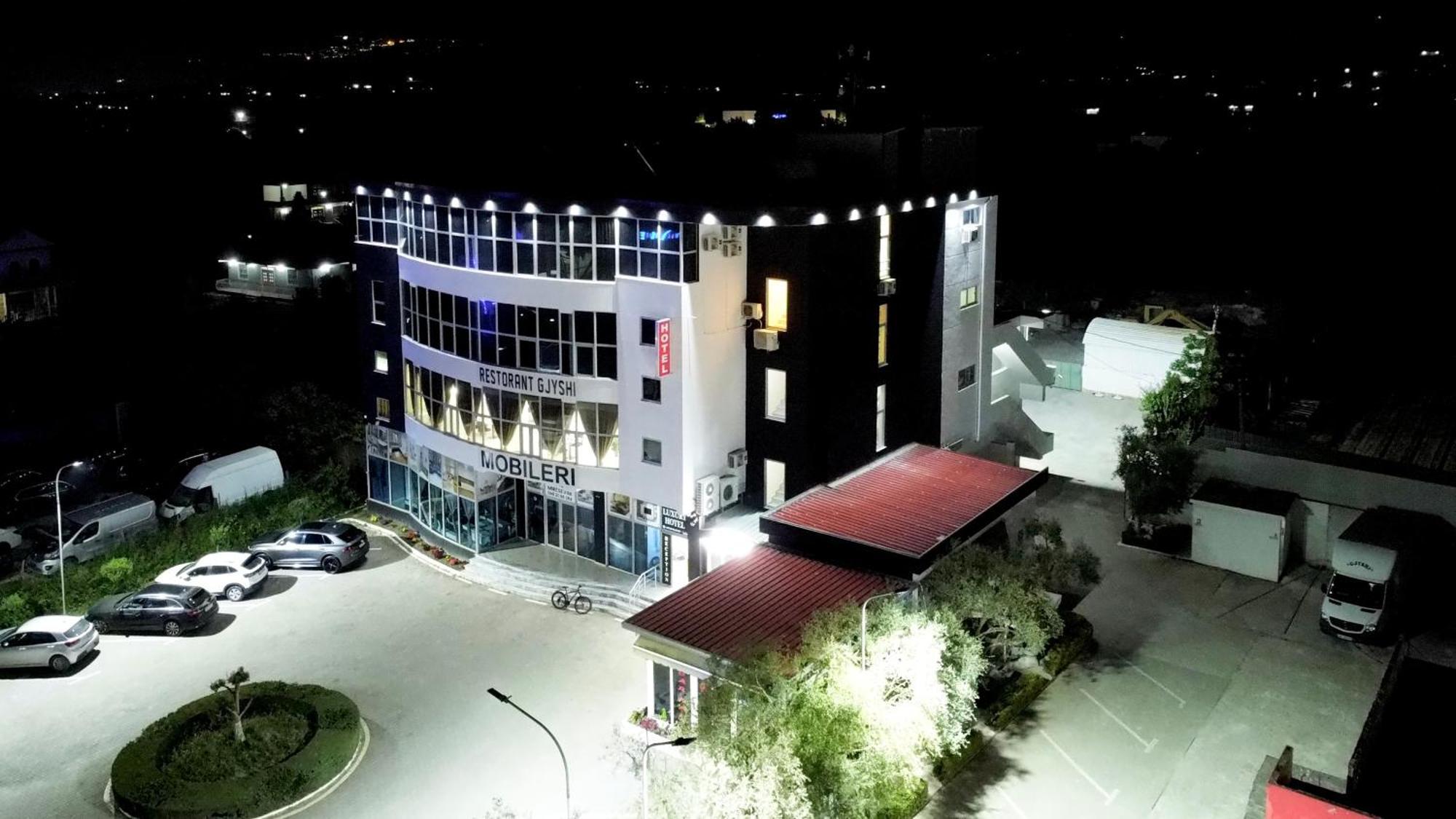 Grand Hotel Gjyshi Qerrexhias Buitenkant foto